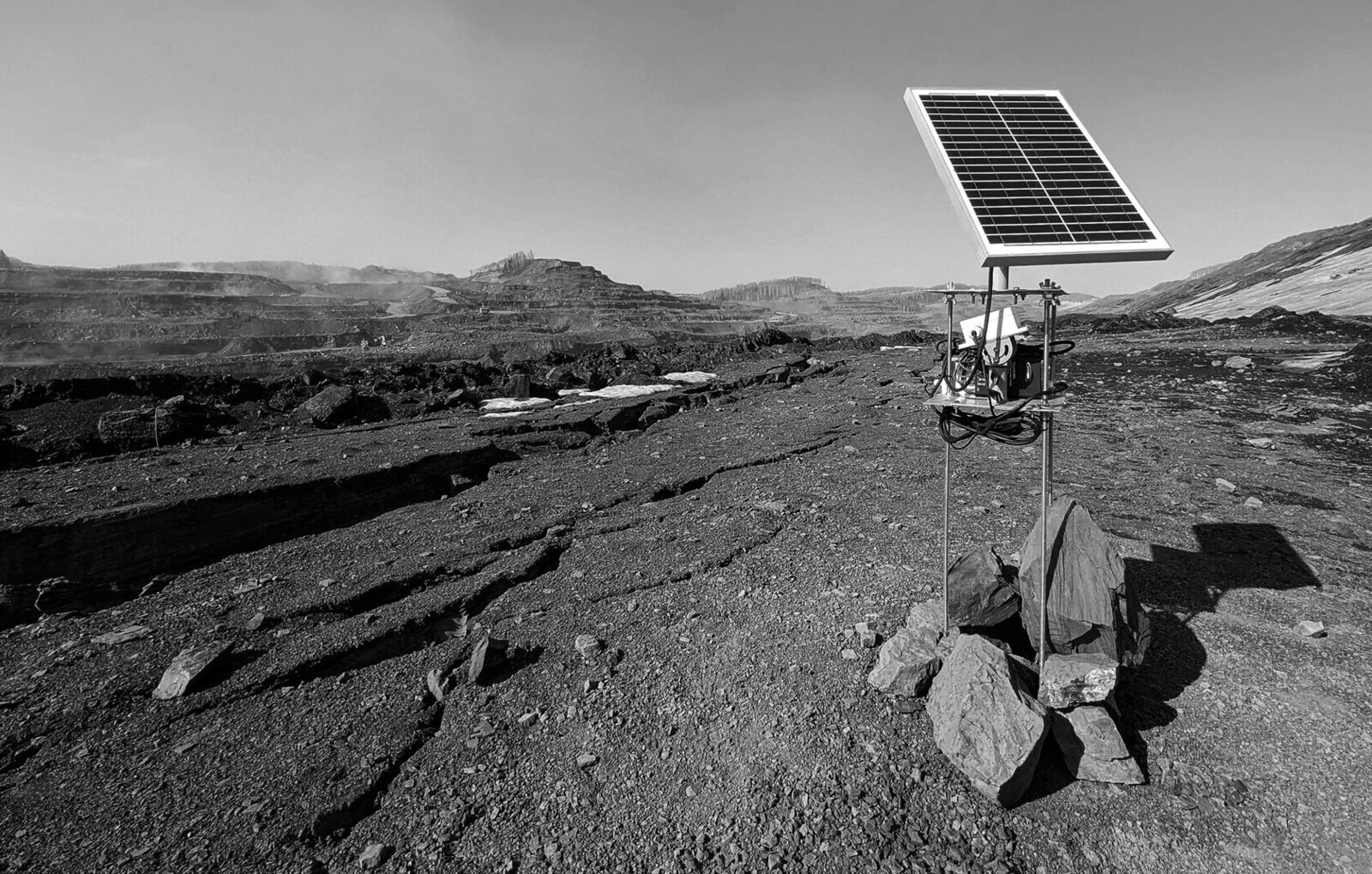 Autonomous NUR station with a solar panel on an active pit slope